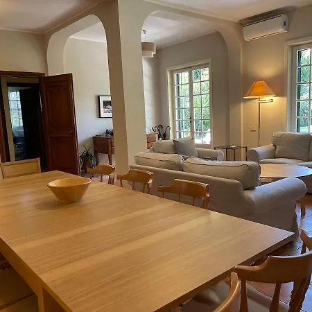 Spacious Romantic House Rom