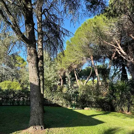 Spacious Romantic House Rom